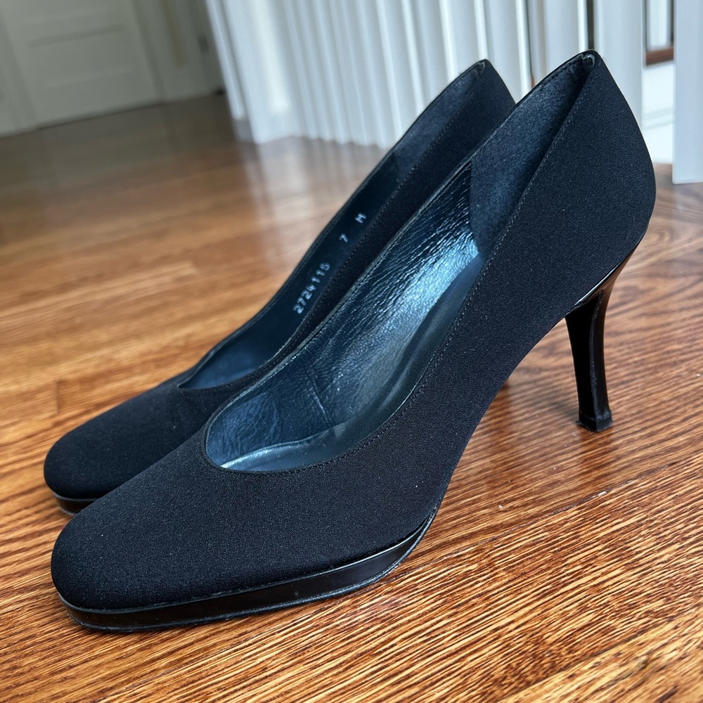 STUART‎ WEITZMAN Classic Black Pumps Heels Round Toe Office Career Staple 7